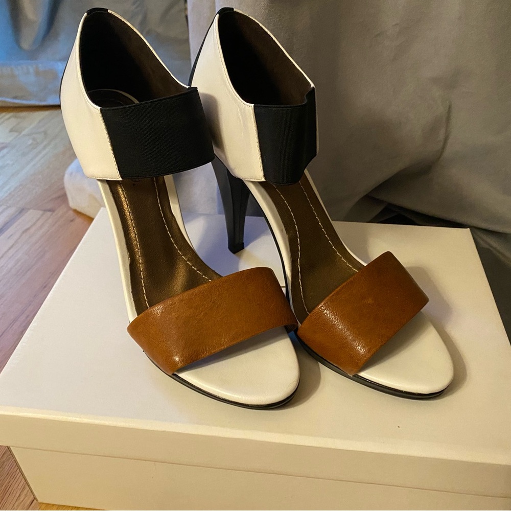 Chic Women's Black, White, and Tan Heels